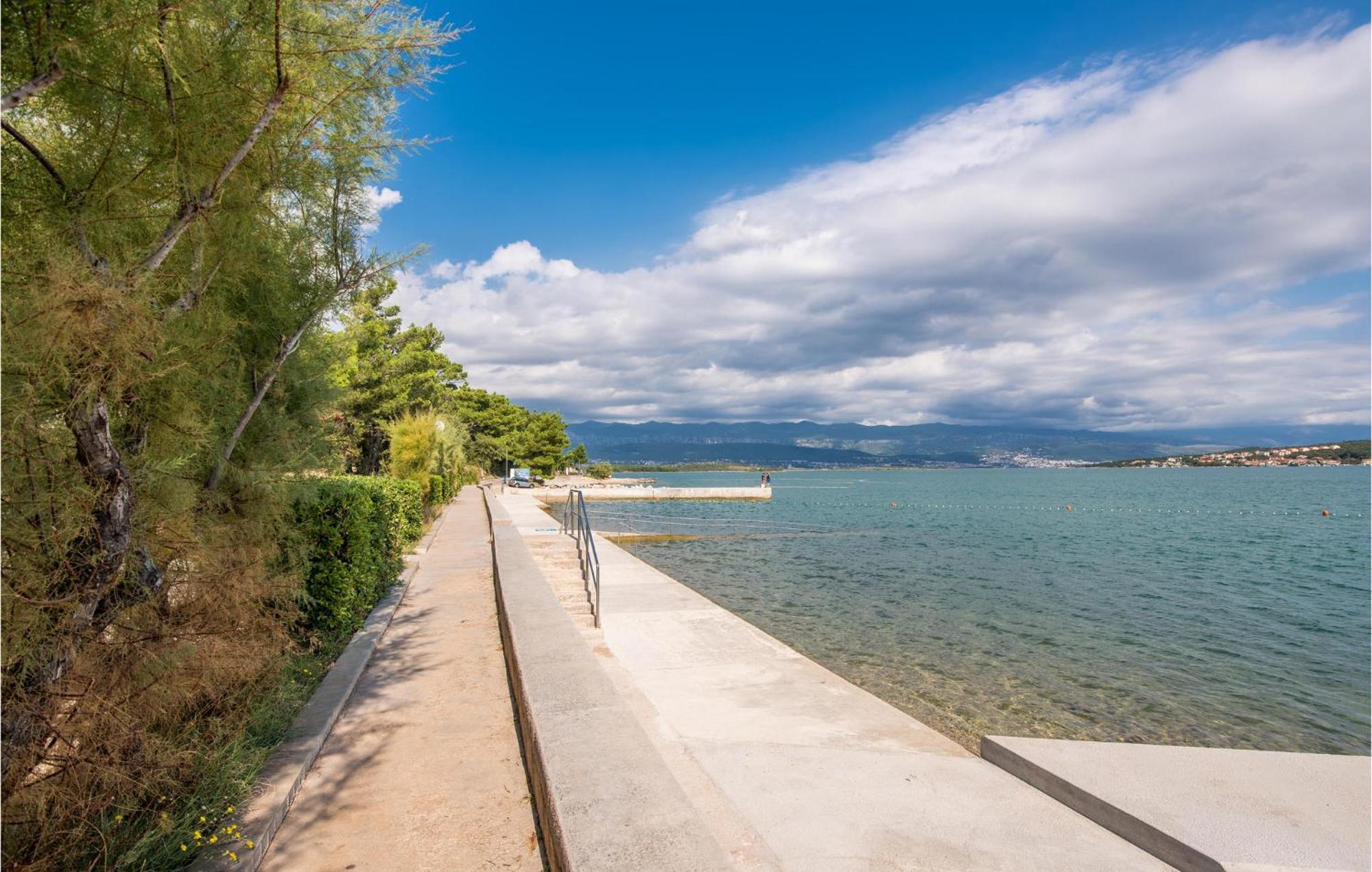 Gorgeous Apartment In Cizici With House Sea View Exteriér fotografie