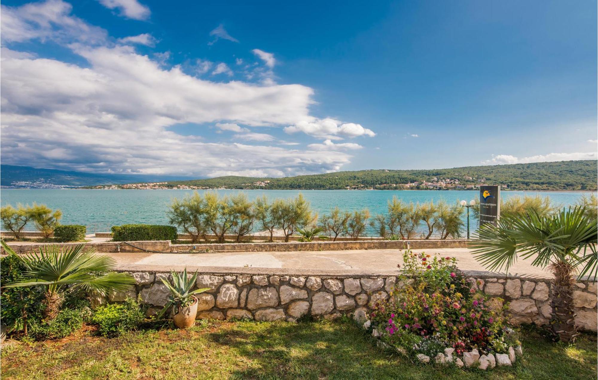 Gorgeous Apartment In Cizici With House Sea View Exteriér fotografie